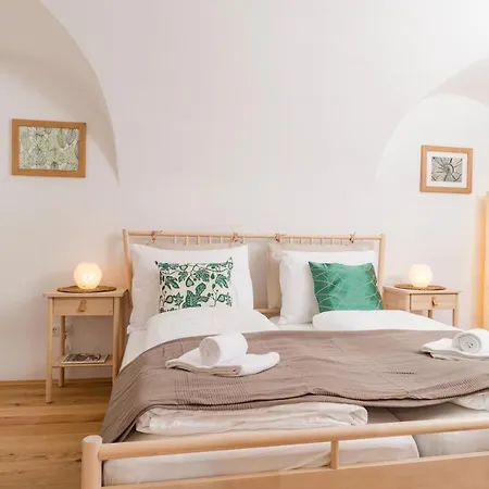 Zum Grazer Uhrturm *