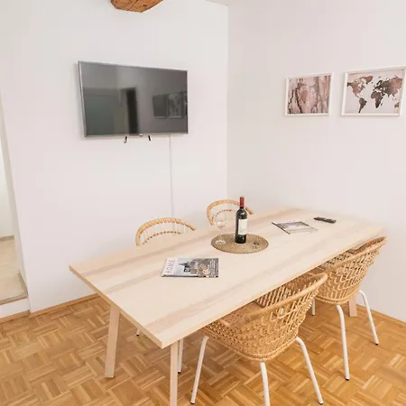 Zum Grazer Uhrturm Graz