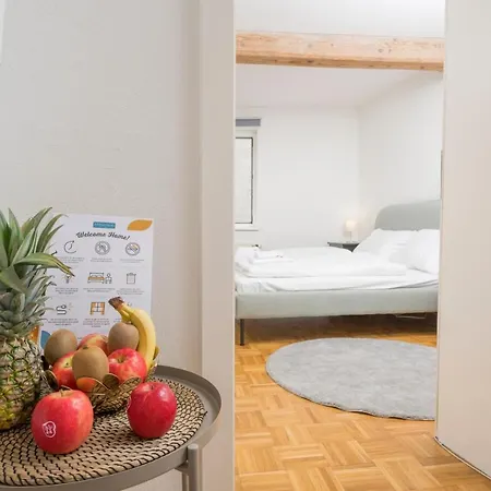 Apartment Zum Grazer Uhrturm By Ichbucheat *