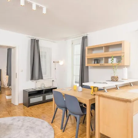 Apartment Zum Grazer Uhrturm By Ichbucheat Graz