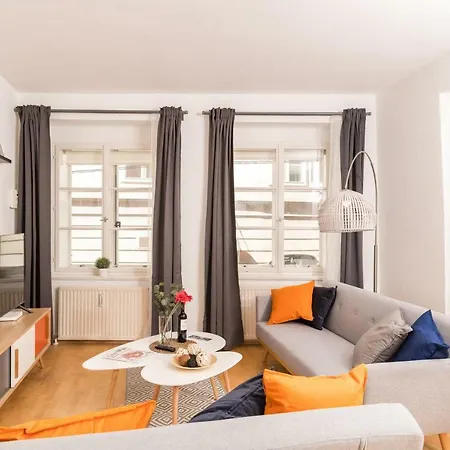 Apartment Zum Grazer Uhrturm By Ichbucheat *
