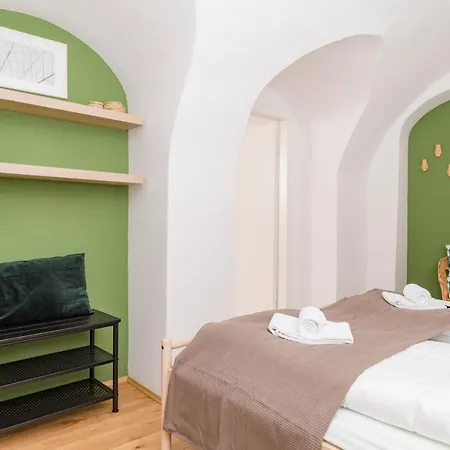 Zum Grazer Uhrturm 格拉茨