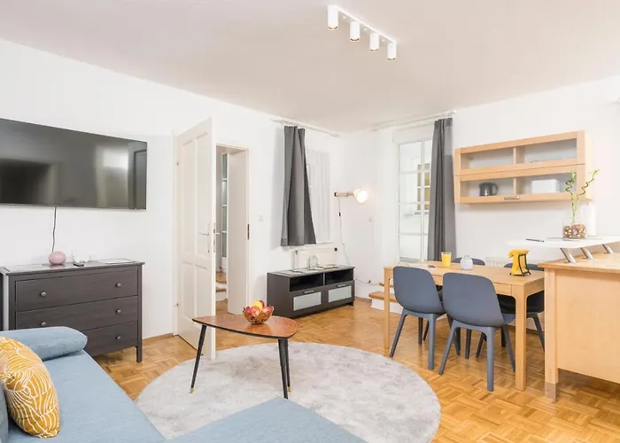 Zum Grazer Uhrturm غراتس