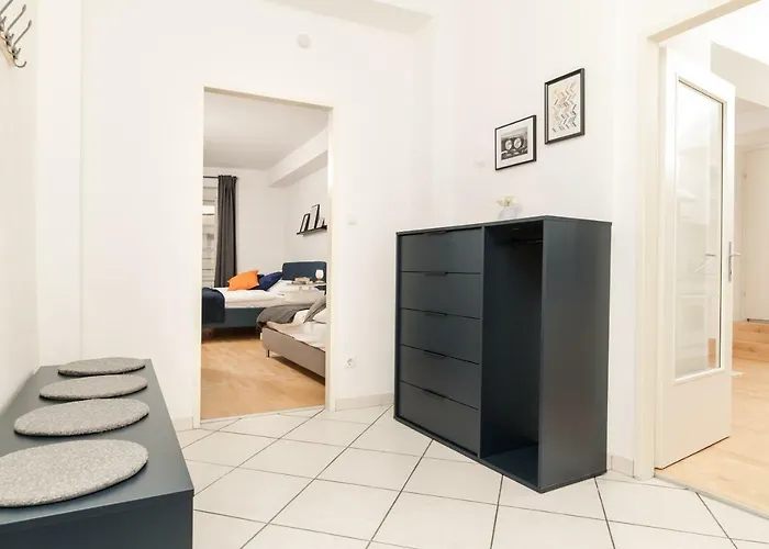 Zum Grazer Uhrturm * غراتس