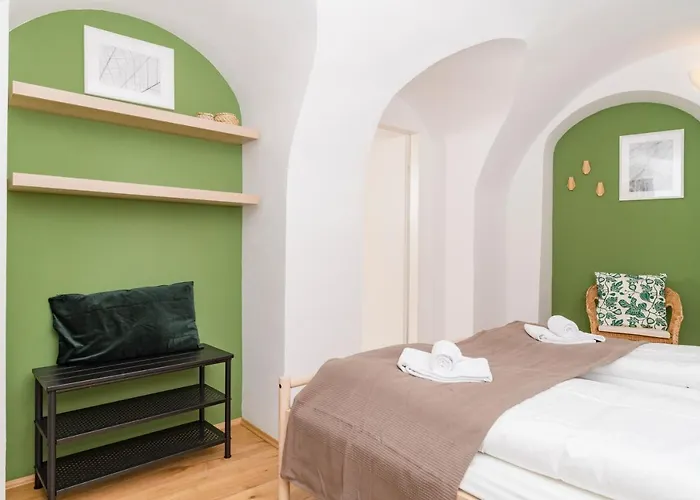 Zum Grazer Uhrturm غراتس