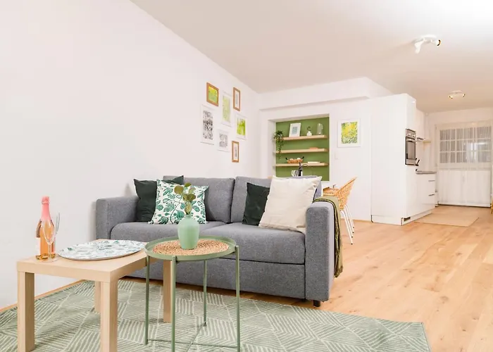 Zum Grazer Uhrturm * غراتس